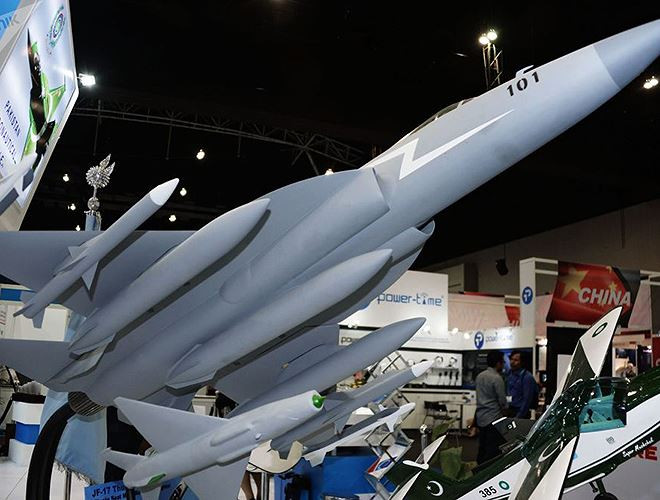 can canh dan vu khi tien tien tai trien lam quoc phong o malaysia