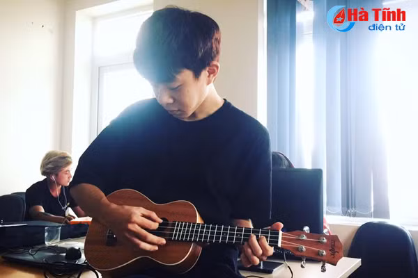9x Hà Tĩnh nổi tiếng qua các bản cover gây sốt mạng xã hội