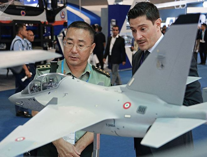 can canh dan vu khi tien tien tai trien lam quoc phong o malaysia