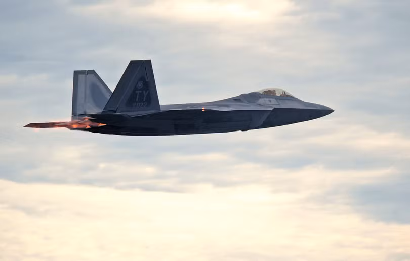 11 hinh anh an tuong cua tiem kich tang hinh f 22