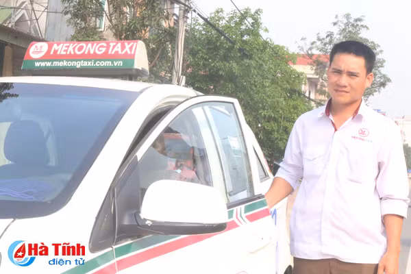 tai xe taxi mekong ha tinh tra lai tai san nguoi danh roi