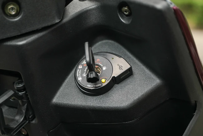 can canh doi thu honda sh mode gia chi 53 trieu dong