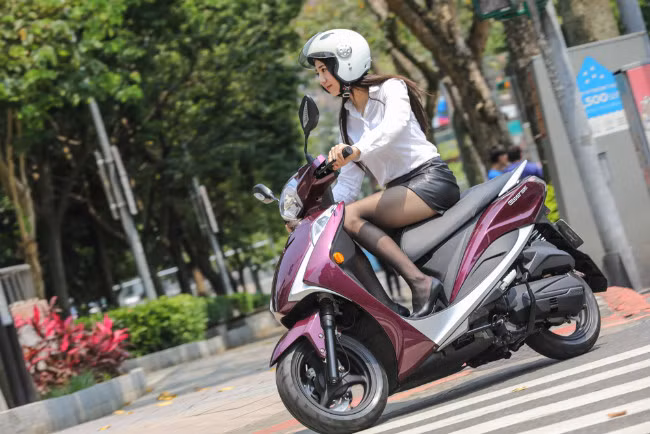 can canh doi thu honda sh mode gia chi 53 trieu dong