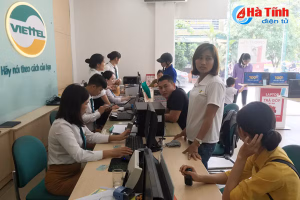 nguoi dan do xo di bo sung thong tin thue bao va dang ky sim chinh chu