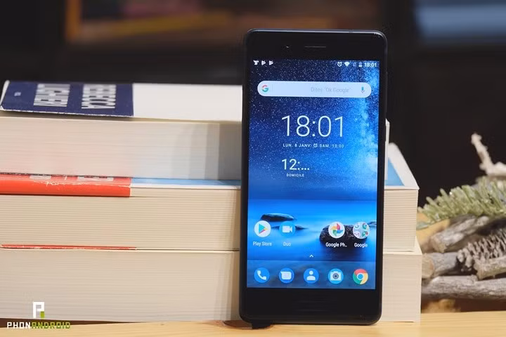 diem danh nhung smartphone android co tuoi tho pin ben bi