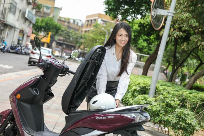 can canh doi thu honda sh mode gia chi 53 trieu dong