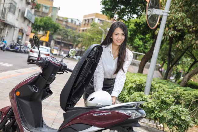 can canh doi thu honda sh mode gia chi 53 trieu dong