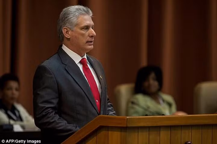 thoi khac chuyen giao lich su mo ra ky nguyen hau castro o cuba