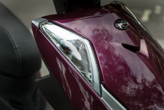 can canh doi thu honda sh mode gia chi 53 trieu dong