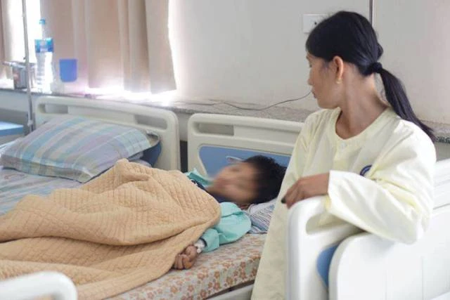 bong dung sut can tre 9 tuoi mac tieu duong nguy kich