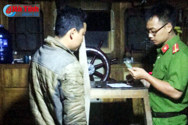 mot dem bat 4 vu khai thac cat trai phep tren song lam