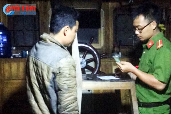 mot dem bat 4 vu khai thac cat trai phep tren song lam