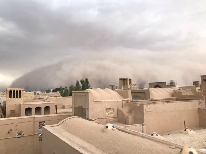 bao cat tan cong thanh pho yazd cua iran