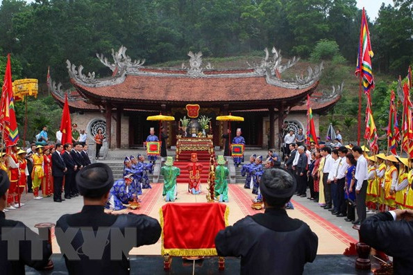 le gio duc quoc to lac long quan va tuong niem to mau au co