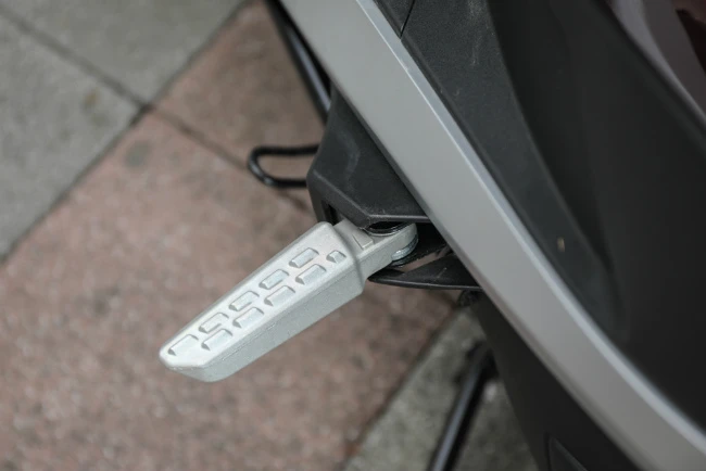 can canh doi thu honda sh mode gia chi 53 trieu dong