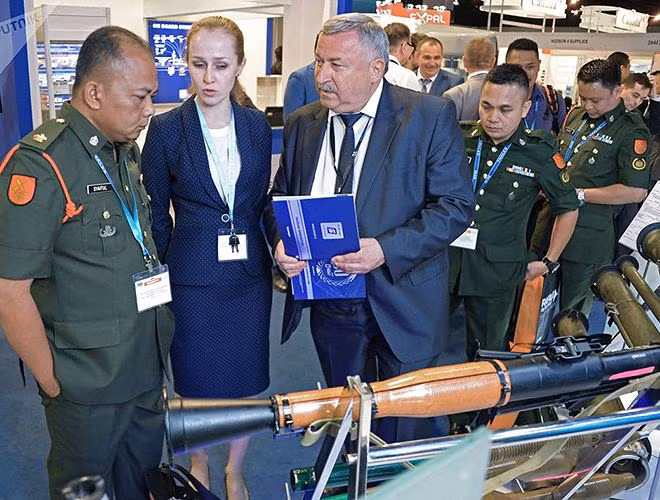 can canh dan vu khi tien tien tai trien lam quoc phong o malaysia