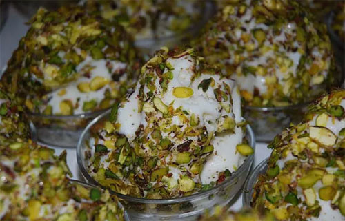 Tuy nhiên, ngày nay không mấy người dân Syria được hưởng những thú vui xa xỉ đó nữa. Thậm chí Chương trình Lương thực Thế giới còn buộc phải ngừng chương trình tem phiếu cho người tị nạn Syria do thiếu tiền viện trợ. Ảnh: Buzzfeed. 8 dieu it nguoi biet ve syria