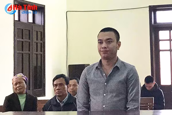 lai xe taxi tang tru trai phep chat ma tuy linh an 15 thang tu