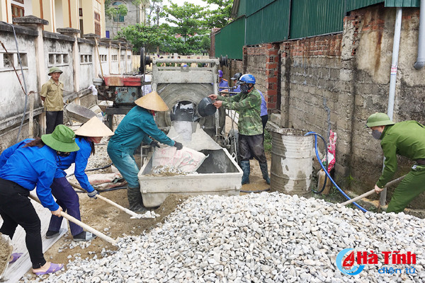 dvtn cung nguoi dan thach dong lam duong be tong lien thon