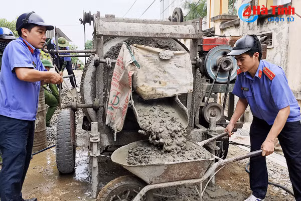 dvtn cung nguoi dan thach dong lam duong be tong lien thon