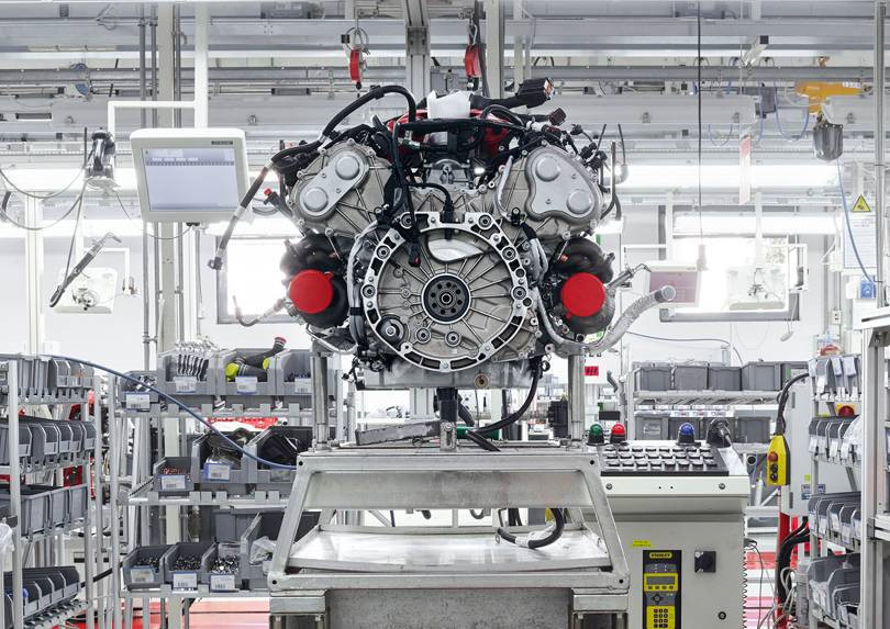 ben trong nha may bi mat cua ferrari