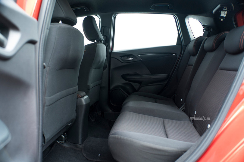 Đánh giá Honda Jazz RS: Xe nhỏ có nhiều "võ" ảnh 7 danh gia honda jazz rs xe nho co nhieu vo