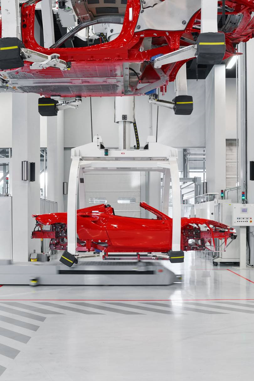 ben trong nha may bi mat cua ferrari