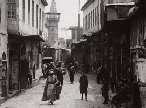 Bab Sharqi, hay còn gọi là "Cánh cổng Mặt trời" cổ đại, vẫn còn tồn tại cho đến ngày nay ở Syria. Ảnh: Buzzfeed. 8 dieu it nguoi biet ve syria