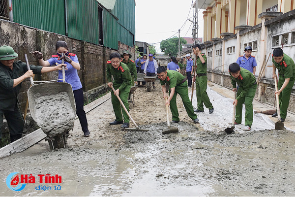 dvtn cung nguoi dan thach dong lam duong be tong lien thon