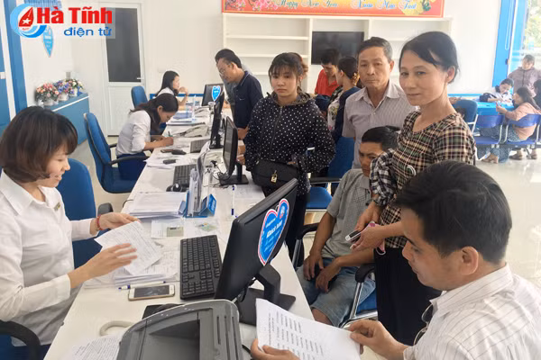 nguoi dan do xo di bo sung thong tin thue bao va dang ky sim chinh chu