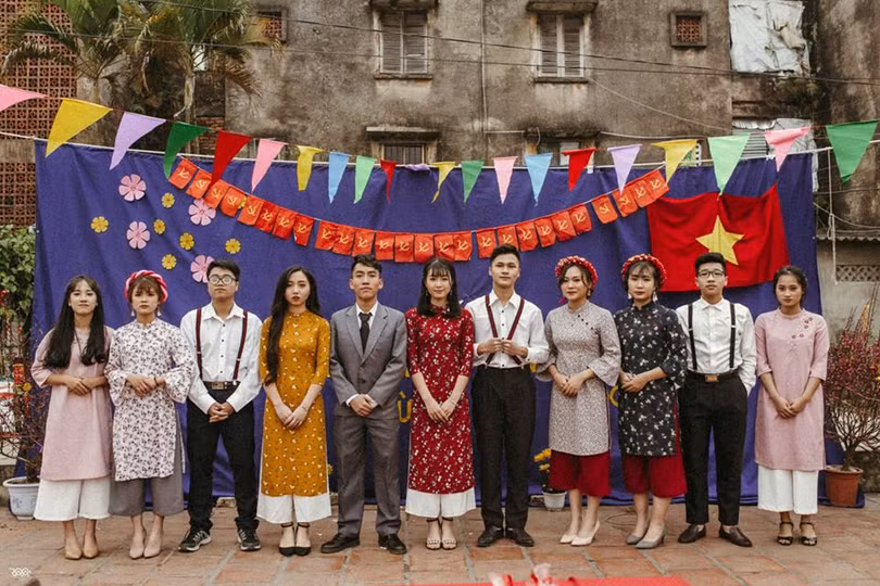 dan chuyen su tai hien cac thoi ky vang son cua dan toc qua anh ky yeu