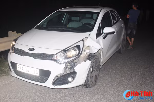 va phai xe hop nguoi dan ong di xe may nhap vien cap cuu