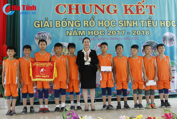 hap dan giai bong ro hoc sinh tieu hoc thach ha