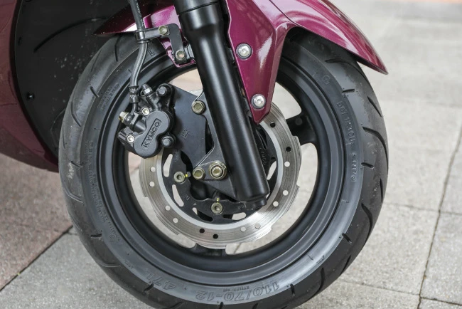 can canh doi thu honda sh mode gia chi 53 trieu dong