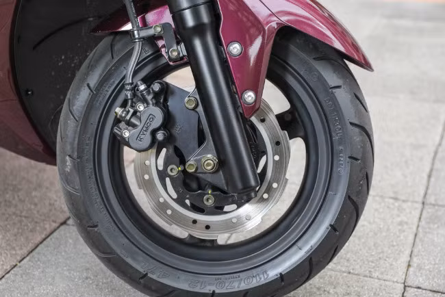 can canh doi thu honda sh mode gia chi 53 trieu dong