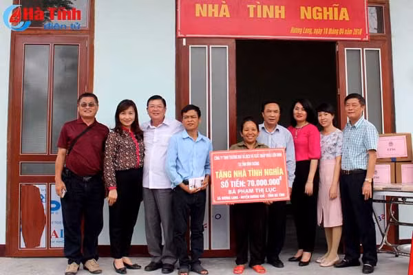 hdnd tinh ha tinh ban giao nha tinh nghia tai huong khe