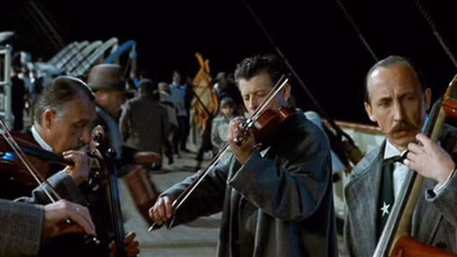 chuyen ve dan nhac choi dan va chim xuong dai duong cung titanic