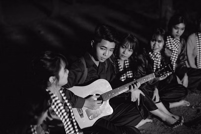 dan chuyen su tai hien cac thoi ky vang son cua dan toc qua anh ky yeu