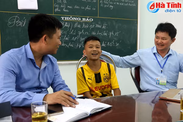 cau thu nhi ha tinh tiet lo ly do chon lo song lam nghe an