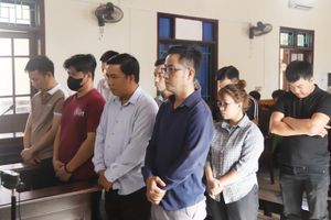 Hà Tĩnh: Tuyên 456 tháng tù với 12 bị cáo làm giả con dấu, tài liệu