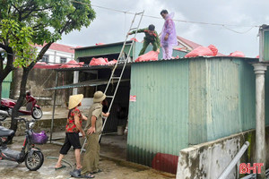 Công an Hà Tĩnh sát cánh cùng người dân ứng phó bão số 10
