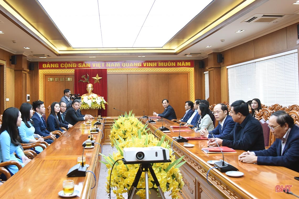 Lãnh đạo tỉnh Hà Tĩnh tiếp nhận 2 tỷ đồng hỗ trợ an sinh xã hội từ BIDV, Vietcombank, VietinBank