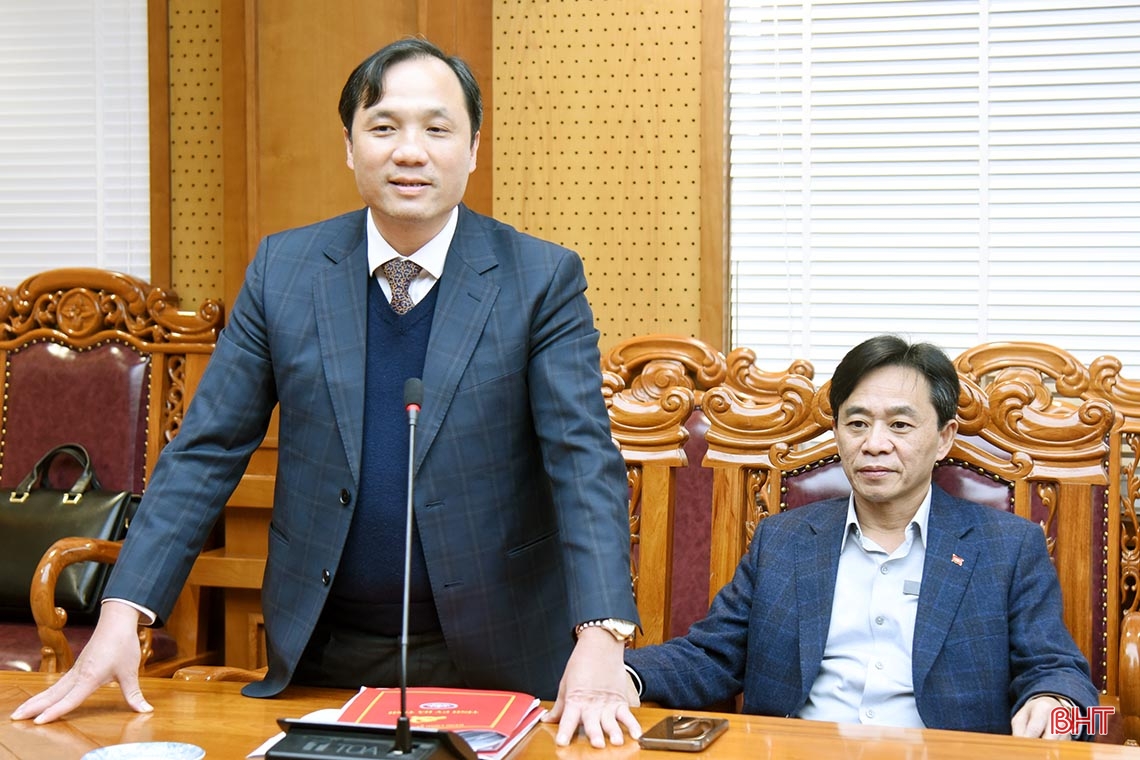 Lãnh đạo tỉnh Hà Tĩnh tiếp nhận 2 tỷ đồng hỗ trợ an sinh xã hội từ BIDV, Vietcombank, VietinBank
