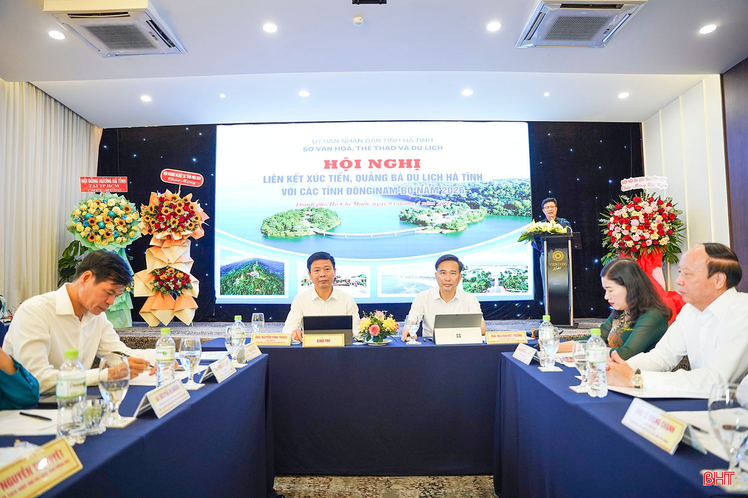 Toàn cảnh hội nghị.