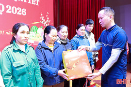 Vingroup trao 300 suất quà Tết cho các hộ khó khăn ở xã Đức Thọ