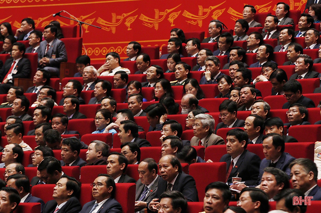 Đại biểu biểu quyết thông qua số lượng Ủy viên Ban Chấp hành Trung ương Đảng khoá XIII là 200 đồng chí