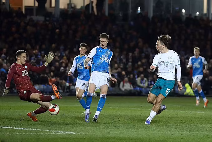 Foden lập cú đúp kiến tạo, Man City đi tiếp ở cúp FA