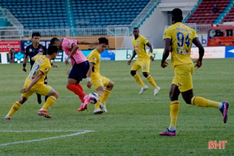 Hồng Lĩnh Hà Tĩnh có điểm số đầu tiên sau lượt 2 V.League 2022