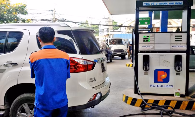 Cách đổ xăng xe ô tô tránh phí tiền