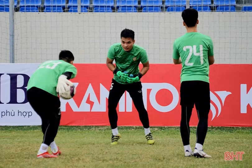 Hồng Lĩnh Hà Tĩnh có ngoại binh mới trong ngày tiếp cận sân Hòa Xuân